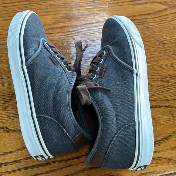 Vans UltraCush gray sneakers with brown leather trim.  Men’s Size 9.5. - Picture 7 of 14